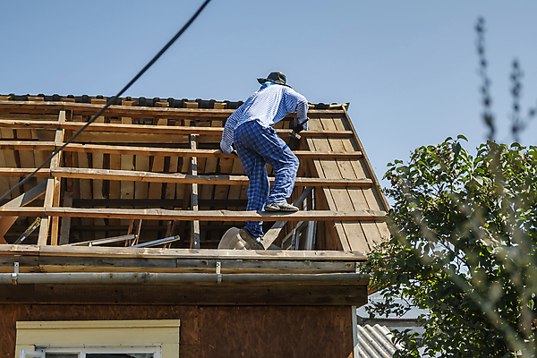 포토 JPG 해외이미지 직업 남자 산업 유니폼 지붕 노동자 주택 사람 사람없음 건물 덮개 조약돌 업무 수리 널 농부 옥상 종업원 목수 타일 천장 유지 조립 계약자 깨짐 설치 옛날 해외포토 건축물 옷 컨셉 뚜껑 돌_바위 작업 계약 파일형식 이미지허브