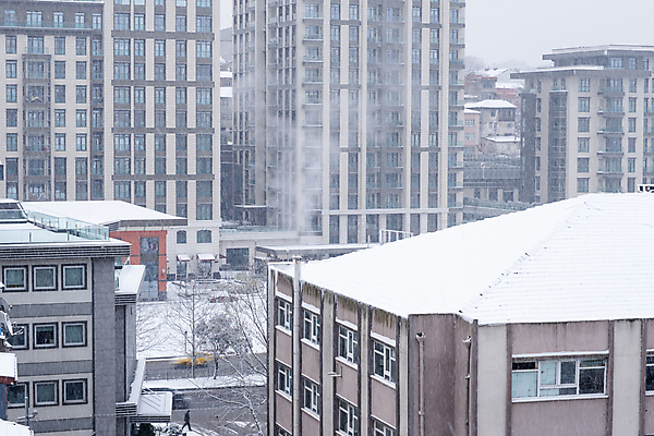 포토 JPG 해외이미지 나무 식물 계절 공원 꽃 유럽 도로 백그라운드 겨울 자연 지붕 날씨 거리 아파트 주택 풍경 사람없음 야외 건물 도시풍경 사무실 뷰티 냉동 얼음 봄 추위 벚꽃 흰색 신선 도시 떨어짐 타운 이웃 눈보라 1월 내추럴 폭설 눈내림 해외포토 자연요소 건축물 공공시설 나라 길 컬러 컨셉 비즈니스 교통시설 눈_날씨 날짜 자연재해 생태계 파일형식 이미지허브