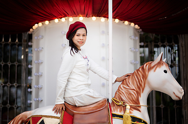 포토 JPG 해외이미지 모델 1 라이프스타일 헤어스타일 응시 여자 행복 감정 얼굴 포즈 백그라운드 자연 건강 한명 미소 사람 성인 야외 청춘 뷰티 유행 기쁨 표현 자신감 피부 긍정 내추럴 스타일 해외포토 시선 컨셉 표정 생활 신체부위 생태계 파일형식 이미지허브