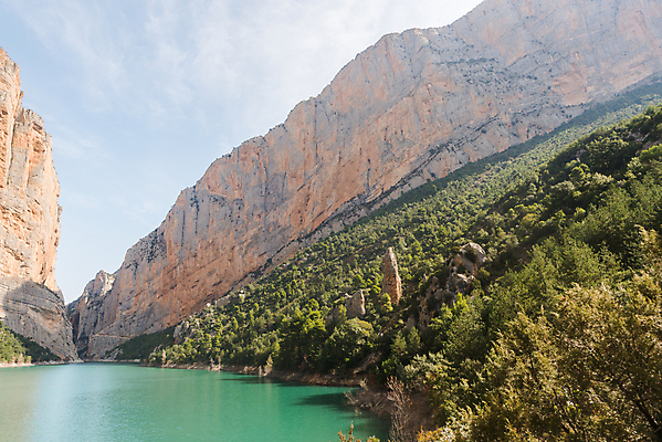 포토 JPG 해외이미지 디자인 공원 유럽 여행 백그라운드 자연 하늘 휴가 산 사람없음 야외 초록색 물 파란색 뷰티 환경 하이킹 스페인 숲 내추럴 석회암 절정 산맥 해외포토 자연요소 공공시설 나라 컬러 레저 암석 생태계 파일형식 이미지허브