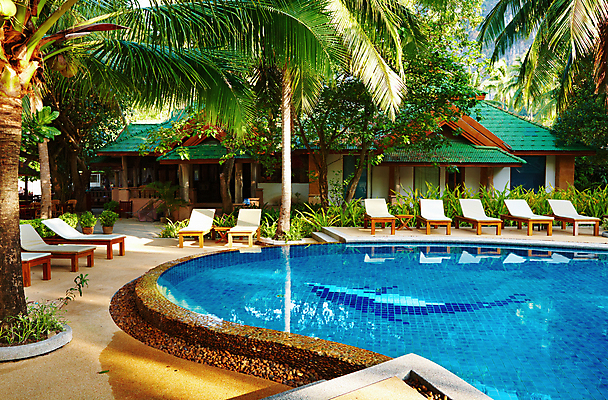 포토 JPG 해외이미지 나무 바다 여행 태국 자연 호텔 휴가 휴식 주택 손바닥 사람없음 물 파란색 정원 수영 침묵 신선 휴게실 휴양지 방갈로 터키석 파라다이스 해외포토 자연요소 식물 손 아시아 컬러 컨셉 숙소 건물 소리 장소 수상스포츠 보석 생태계 파일형식 이미지허브