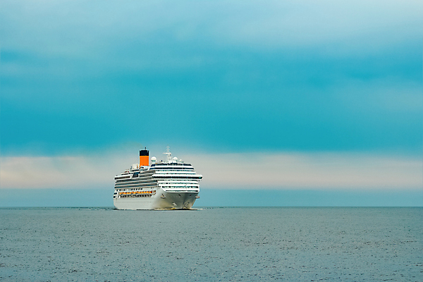 포토 JPG 해외이미지 주간 구름 바다 항해 사람없음 야외 큼 유람선 크루즈 해외포토 자연요소 배_교통 크기 파일형식 이미지허브