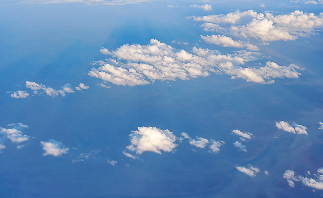 포토 JPG 해외이미지 구름 여행 백그라운드 교통시설 자연 벽지 하늘 날씨 휴가 비행기 안테나 풍경 사람없음 파란색 빛 컬러풀 햇빛 뷰티 평화 우주 맑음 꿈 자유 흰색 분위기 정상 천국 솜털 스카이라인 내추럴 넘어짐 대패 수평선 해외포토 자연요소 컬러 교통 컨셉 통신 항공교통 모션 대중교통 태양 시설 생태계 파일형식 이미지허브