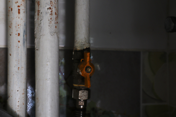 포토 JPG 해외이미지 백인 직업 산업 백그라운드 불 주택 실내 사람없음 야외 가로 세로 물 금속 힘 기계 장비 수리 연결 플라스틱 폭발 소방관 서비스 일렬 가스 튜브 보일러 설치 압력 옛날 철강 파이프라인 해외포토 자연요소 서양인 재질 내부 건물 구조원 소방 파이프_관 파일형식 이미지허브