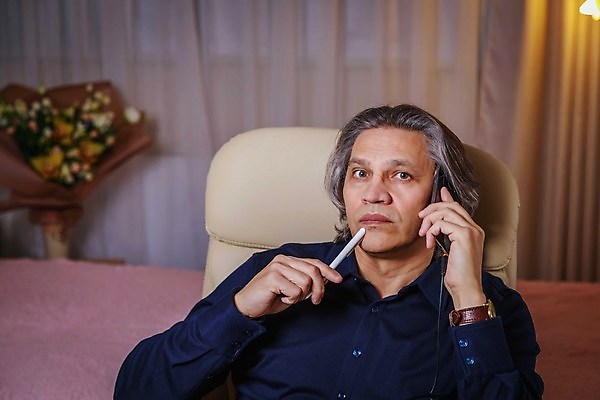 포토 JPG 해외이미지 백인 직업 라이프스타일 응시 노년 남자 행복 사업가 통신 가정 직장 실내 말하기 대화 협상 한명 사람 앉기 성인 가로 스마트폰 핸드폰 디지털 회색 백발 작업 비즈니스맨 토론 전화기 시력 옷입기 안락의자 채팅 해외포토 서양인 1 헤어스타일 시선 감정 컬러 의자 회사 비즈니스 모션 내부 생활 전자제품 스마트기기 직장인 파일형식 이미지허브