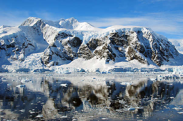 포토 JPG 해외이미지 바다 겨울 자연 산 사람없음 야외 물 파란색 글로벌 환경 얼음 추위 흰색 황무지 남극 북극 빙하 봉 빙산 남쪽 해외포토 자연요소 계절 컬러 극지방 방향 생태계 파일형식 이미지허브