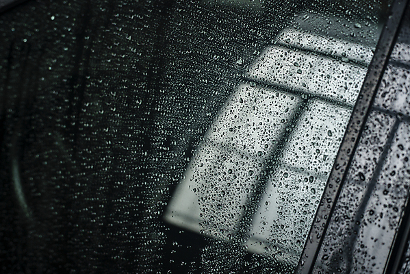 포토 JPG 해외이미지 도로 여행 백그라운드 패턴 창문 교통시설 자동차 자연 유리 표면 날씨 추상 거리 사람없음 물 파란색 빛 반사 검은색 어둠 거품 운전 젖음 흰색 물방울 투명 액체 떨어짐 이슬 빗방울 질감 폭풍 블러 자동 해외포토 자연요소 길 육상교통 컬러 교통 컨셉 무늬 모션 재질 비_날씨 시설 생태계 파일형식 이미지허브