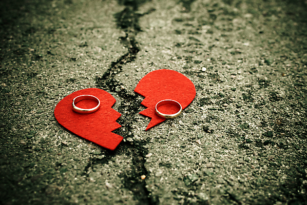 포토 JPG 해외이미지 커플 감정 결혼 백그라운드 컨셉 2 가족 관계 결혼식 추상 스트레스 건조 사랑 사람없음 빨간색 검은색 고통 슬픔 하트 반지 황금 고독 공격 충돌 심볼 사인 싸움 결혼반지 찢어짐 약혼 문제 붕괴 다리찢기 나쁜 깨짐 단절 우울증 위기 이혼 혼자 해외포토 모양 컬러 무늬 장신구 모션 이벤트 질병 약속 파일형식 이미지허브