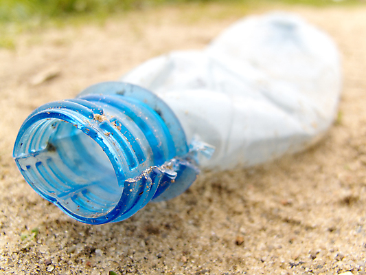 포토 JPG 해외이미지 도로 음료 모래 백그라운드 사람없음 야외 초록색 물 파란색 환경 재활용 흰색 투명 환경오염 보호 쓰레기 폐기물 컨테이너 플라스틱 버리기 오브젝트 상쾌 에코 생태계 낭비 구김 생태학 중고 해외포토 자연요소 교육 감정 산업 길 컬러 컨셉 교통시설 모션 재질 친환경 파일형식 이미지허브