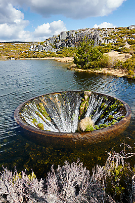 포토 JPG 해외이미지 공원 유럽 별 호수 여행 백그라운드 자연 산 파노라마 풍경 사람없음 야외 물 여름 파란색 환경 하이킹 바위 저수지 포르투갈 순수 장면 석호 내추럴 전국 해외포토 자연요소 계절 공공시설 나라 컬러 컨셉 레저 촬영기법 돌_바위 생태계 파일형식 이미지허브