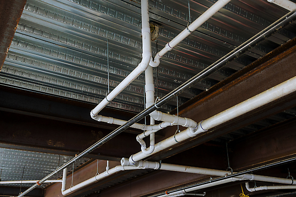 포토 JPG 해외이미지 산업 건축양식 새로움 주택 사람없음 건물 파란색 금속 장비 건설현장 흰색 수리 연결 플라스틱 서비스 시스템 튜브 공학 유지 배수구 설치 철강 파이프라인 폐수 하수 공급 해외포토 건축물 교육 건축 컬러 컨셉 재질 건설업 물 환경오염 파이프_관 파일형식 이미지허브