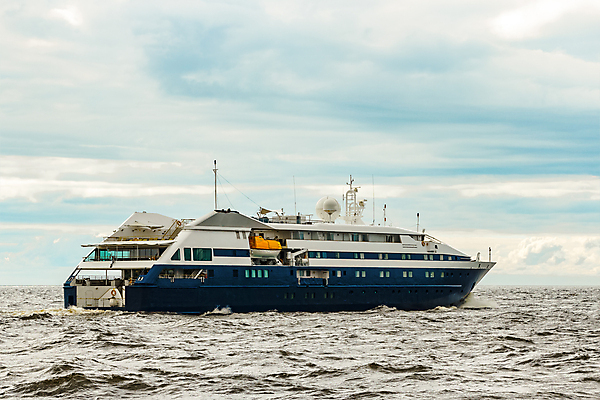 포토 JPG 해외이미지 주간 구름 바다 항해 사람없음 야외 큼 유람선 크루즈 해외포토 자연요소 배_교통 크기 파일형식 이미지허브