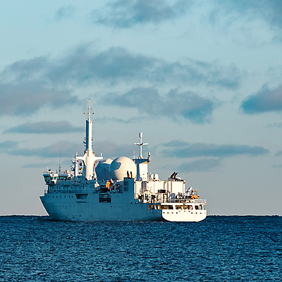 포토 JPG 해외이미지 주간 바다 항해 사람없음 야외 군용 군함 발트해 해외포토 자연요소 배_교통 군대 북유럽 해군 파일형식 이미지허브