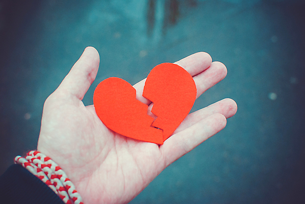 포토 JPG 해외이미지 커플 감정 결혼 백그라운드 컨셉 가족 관계 결혼식 추상 스트레스 건조 흑백 사랑 사람없음 빨간색 검은색 고통 슬픔 하트 반지 고독 공격 충돌 심볼 사인 싸움 드라마 찢어짐 약혼 문제 붕괴 다리찢기 나쁜 깨짐 단절 우울증 위기 이혼 혼자 해외포토 모양 컬러 무늬 장신구 모션 촬영기법 이벤트 질병 약속 파일형식 이미지허브