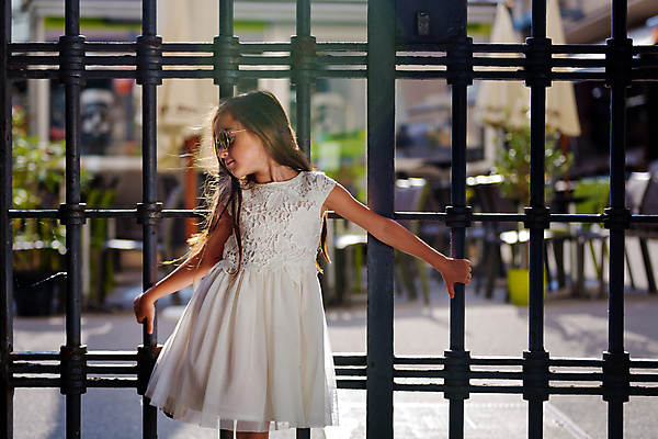 포토 JPG 해외이미지 백인 드레스 여자 딸 행복 얼굴 어린이 백그라운드 자연 휴가 한명 미소 사람 야외 장식 여름 선글라스 태양 뷰티 유행 흰색 아기 우아함 작음 어머니의날 해외포토 자연요소 서양인 1 옷 계절 기념일 감정 안경 컬러 컨셉 가족 표정 신체부위 크기 생태계 미국문화 파일형식 이미지허브