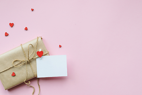 포토 JPG 해외이미지 종이 분홍색 프레임 사람없음 선물상자 하트 편지 목업 해외포토 모양 컬러 선물 상자 파일형식 이미지허브