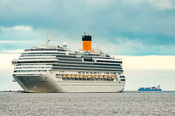 포토 JPG 해외이미지 주간 바다 항해 사람없음 야외 큼 유람선 크루즈 해외포토 자연요소 배_교통 크기 파일형식 이미지허브