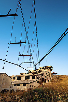 포토 JPG 해외이미지 공원 유럽 산업 문화 여행 하늘 노동자 산 사람없음 야외 건물 초록색 금속 기계 이탈리아 에너지 업무 역사 터널 재산 오븐 미술관 지중해 버리기 발굴 심볼 소금 타운 무거움 광부 옛날 추출 해외포토 직업 건축물 공공시설 나라 길 바다 컬러 모션 재질 금융 가전제품 도시 작업 무게 파일형식 이미지허브