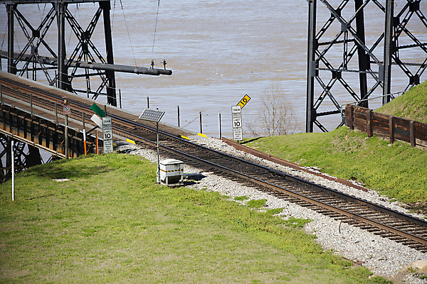 포토 JPG 해외이미지 산업 선 여행 십자가 건축양식 교통시설 자동차 하늘 휴가 사람없음 야외 물 강 금속 젖음 기차 화물 시골 도시 고가도로 개울 승차 숲 연결 땅 트랙 일반 건너기 넘어짐 루트 콘크리트 해외포토 자연요소 건축 육상교통 교통 모션 재질 대중교통 운송업 고속도로 시설 파일형식 이미지허브