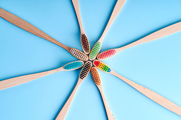 포토 JPG 해외이미지 사람없음 칫솔 에코 친환경 파란배경 에코라이프 위생관리 친환경제품 카피스페이스 대나무칫솔 다회용품 해외포토 라이프스타일 백그라운드 관리 파란색 위생용품 환경 공백 재활용품 파일형식 이미지허브