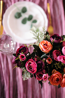 포토 JPG 해외이미지 식기 접시 꽃 결혼 와인잔 사람없음 아웃포커스 하이앵글 꽃병 로맨틱 풀잎 스몰웨딩 해외포토 식물 뷰포인트 컨셉 잎 술잔 촬영기법 이벤트 풀_식물 파일형식 이미지허브