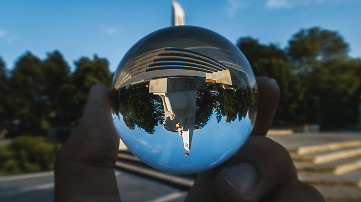 포토 JPG 해외이미지 나무 손 안경 도로 지구 조각 여행 공 손가락 유리 하늘 비행기 미술 사람 앉기 사람없음 야외 파란색 세계 지구본 우주 행성 잡기 원형 헬멧 작음 천문학 어안 여의주 지리 해외포토 도형 식물 잡화 교육 길 컬러 항공교통 교통시설 모션 재질 문화예술 대중교통 신체부위 보호장비 크기 파일형식 이미지허브