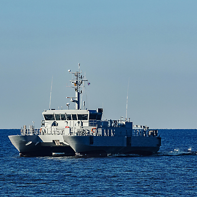 포토 JPG 해외이미지 주간 바다 항해 사람없음 야외 군용 군함 발트해 해외포토 자연요소 배_교통 군대 북유럽 해군 파일형식 이미지허브