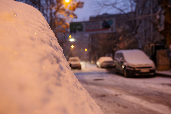 포토 JPG 해외이미지 외관 도로 여행 백그라운드 겨울 창문 자동차 자연 날씨 거리 주택 사람 사람없음 야외 건물 마을 얼음 꿈 운전 추위 도시 고급 큼 주차 서리 조경 온도 타운 이웃 눈보라 교외 심각 자동 폭설 해외포토 자연요소 건축물 계절 길 육상교통 컨셉 교통시설 모션 눈_날씨 크기 자연재해 생태계 파일형식 이미지허브