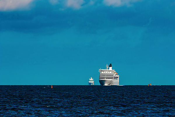 포토 JPG 해외이미지 주간 바다 항해 사람없음 야외 큼 유람선 크루즈 해외포토 자연요소 배_교통 크기 파일형식 이미지허브