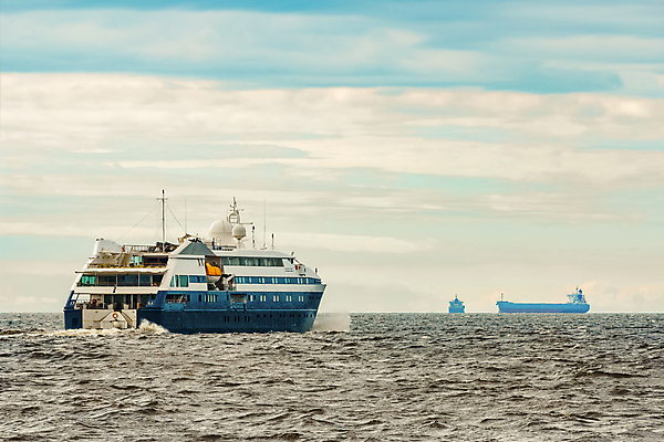 포토 JPG 해외이미지 주간 바다 항해 사람없음 야외 큼 유람선 크루즈 해외포토 자연요소 배_교통 크기 파일형식 이미지허브