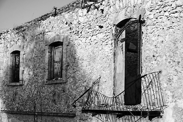 포토 JPG 해외이미지 공원 유럽 산업 문화 여행 하늘 노동자 산 사람없음 야외 건물 초록색 금속 기계 이탈리아 에너지 업무 역사 터널 재산 오븐 미술관 지중해 버리기 발굴 심볼 소금 타운 무거움 광부 옛날 추출 해외포토 직업 건축물 공공시설 나라 길 바다 컬러 모션 재질 금융 가전제품 도시 작업 무게 파일형식 이미지허브