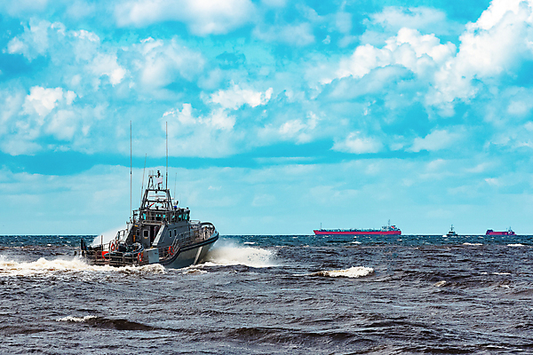 포토 JPG 해외이미지 주간 바다 항해 사람없음 야외 군용 군함 발트해 해외포토 자연요소 배_교통 군대 북유럽 해군 파일형식 이미지허브