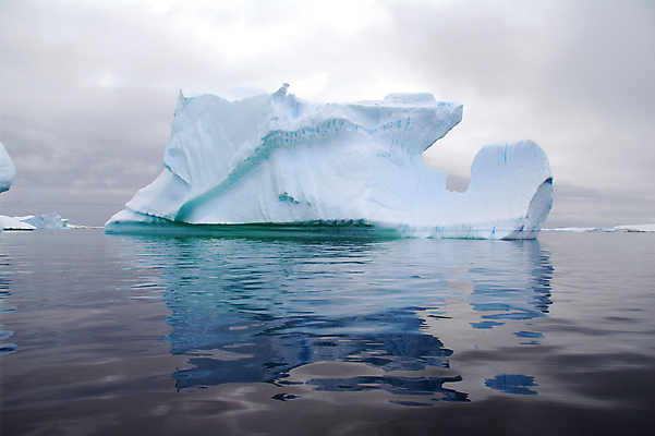 포토 JPG 해외이미지 바다 겨울 자연 산 사람없음 야외 물 파란색 글로벌 환경 얼음 추위 흰색 황무지 남극 북극 빙하 봉 빙산 남쪽 해외포토 자연요소 계절 컬러 극지방 방향 생태계 파일형식 이미지허브