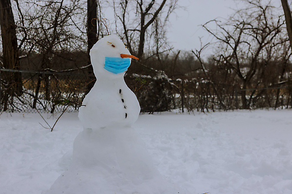 포토 JPG 해외이미지 계절 공원 행복 얼굴 크리스마스 겨울 자연 눈사람 휴가 새해 건강 가면 사람없음 야외 장식 약 우주 냉동 얼음 추위 축하 인사 바이러스 보호 12월 서리 눈덩이 전염병 폭설 눈내림 해외포토 자연요소 공공시설 기념일 감정 컨셉 의학 눈_날씨 신체부위 예절 날짜 질병 자연재해 생태계 파일형식 이미지허브
