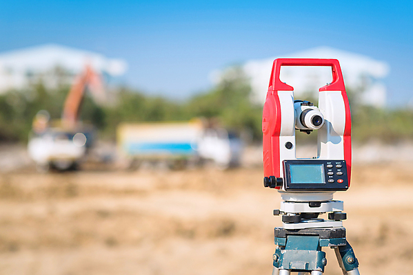 포토 JPG 해외이미지 주간 사람없음 야외 아웃포커스 건설현장 트럭 포크레인 측정 측량기 해외포토 자연요소 자동차 건설업 촬영기법 기계 중장비 파일형식 이미지허브