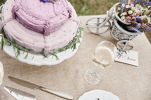 포토 JPG 해외이미지 꽃 결혼 와인잔 사람없음 꽃병 로맨틱 나이프 티스푼 웨딩케이크 청첩장 스몰웨딩 해외포토 식물 식기 컨셉 술잔 카드_감사 이벤트 케이크 숟가락 칼 파일형식 이미지허브