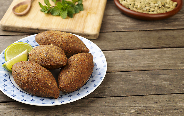 포토 JPG 해외이미지 전통 접시 음식 육류 요리 사람없음 목재 식사 소고기 튀김 맛 미트볼 밀 레몬 동쪽 양고기 폭식 땅바닥 시리아 아랍어 카피스페이스 브라질사람 해외포토 나무 식기 컨셉 과일 식재료 재료 중동 곡류 바닥 공백 방향 파일형식 이미지허브