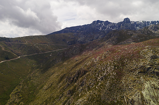 포토 JPG 해외이미지 나무 구름 유럽 도로 여행 백그라운드 겨울 교통시설 자연 하늘 산 안테나 파노라마 풍경 사람없음 야외 초록색 여름 평화 환경 계곡 봄 하이킹 가을 바위 시골 숲 포르투갈 언덕 빙하 내추럴 드론 전국 해외포토 자연요소 식물 계절 나라 길 컬러 교통 컨셉 통신 레저 촬영기법 돌_바위 시설 생태계 파일형식 이미지허브
