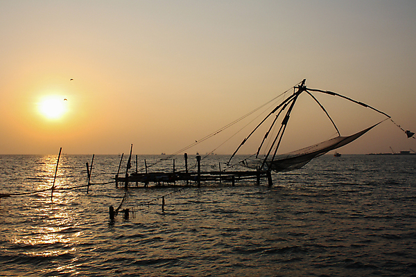 포토 JPG 해외이미지 전통 아시아 바다 여행 자연 하늘 낚시 어류 사람없음 목재 물 태양 뷰티 여행객 웹 중국 황혼 일몰 도시 그물 성 저녁 인도인 낚시꾼 케랄라주 해외포토 자연요소 외국인 나무 건축물 나라 인터넷 재료 레저 사람 동양인 노을 수중동물 인도_나라 야간 생태계 파일형식 이미지허브