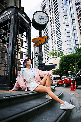 포토 JPG 해외이미지 모델 1 라이프스타일 헤어스타일 응시 여자 행복 감정 얼굴 포즈 백그라운드 자연 건강 한명 사람 성인 야외 뷰티 유행 기쁨 표현 자신감 피부 긍정 내추럴 스타일 해외포토 시선 컨셉 생활 신체부위 생태계 파일형식 이미지허브