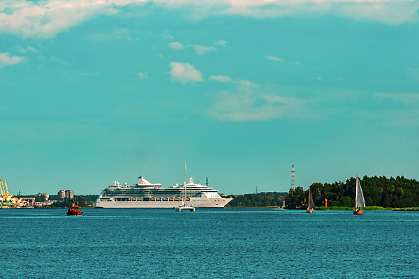 포토 JPG 해외이미지 주간 바다 항해 사람없음 야외 큼 유람선 크루즈 해외포토 자연요소 배_교통 크기 파일형식 이미지허브