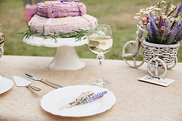 포토 JPG 해외이미지 접시 꽃 결혼 와인잔 사람없음 꽃병 로맨틱 나이프 웨딩케이크 청첩장 라벤더 스몰웨딩 해외포토 식물 식기 컨셉 술잔 카드_감사 이벤트 케이크 칼 허브 파일형식 이미지허브