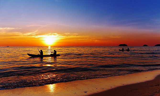 포토 JPG 해외이미지 실루엣 스포츠 바다 여행 태국 자연 하늘 휴가 사람 사람없음 야외 물 컬러풀 태양 침묵 황혼 일몰 새벽 보트 저녁 노 카약 석호 줄서기 파라다이스 수평선 해외포토 자연요소 아시아 컬러 배_교통 모션 촬영기법 노을 소리 수상스포츠 야간 생태계 선박 파일형식 이미지허브