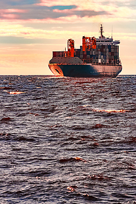 포토 JPG 해외이미지 산업 바다 사람없음 일몰 화물 컨테이너 화물선 상업 수입 수출업 해외포토 배_교통 노을 운송업 파일형식 이미지허브