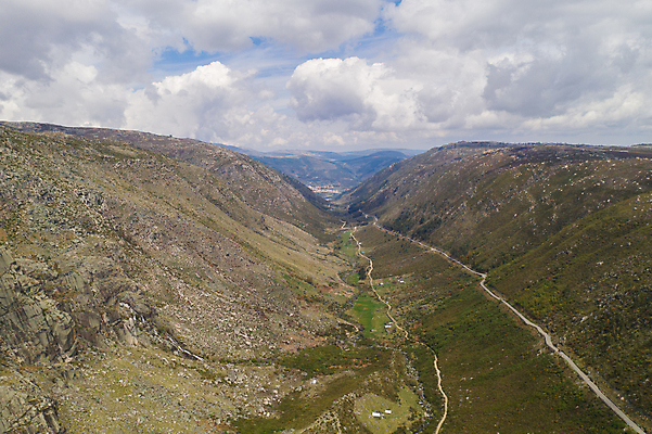 포토 JPG 해외이미지 나무 구름 유럽 도로 여행 백그라운드 겨울 교통시설 자연 하늘 산 안테나 파노라마 풍경 사람없음 야외 초록색 여름 평화 환경 계곡 봄 하이킹 가을 바위 시골 숲 포르투갈 언덕 빙하 내추럴 드론 전국 해외포토 자연요소 식물 계절 나라 길 컬러 교통 컨셉 통신 레저 촬영기법 돌_바위 시설 생태계 파일형식 이미지허브