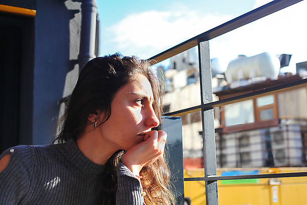 포토 JPG 해외이미지 백인 1 라이프스타일 응시 여자 행복 얼굴 커피 백그라운드 창문 탁자 휴식 실내 대화 한명 미소 사람 앉기 동양인 풍경 성인 야외 햇빛 뷰티 유행 식당 카페 꿈 흰색 도시 부름 블로거 소셜 혼자 성인여자만 해외포토 서양인 시선 감정 음료 컬러 가구 컨셉 모션 표정 말하기 인종 내부 생활 신체부위 태양 상점 여자만 성인만 파일형식 이미지허브