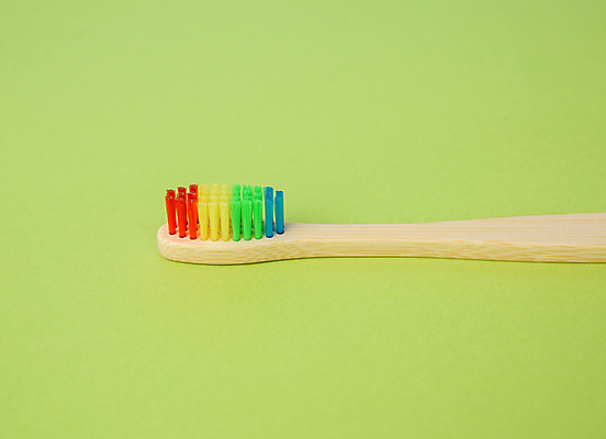 포토 JPG 해외이미지 실내 사람없음 자연보호 오브젝트 에코 무지개색 초록배경 제로웨이스트 대나무칫솔 해외포토 백그라운드 자연 내부 초록색 컬러풀 환경 그린캠페인 보호 칫솔 사회이슈 파일형식 이미지허브