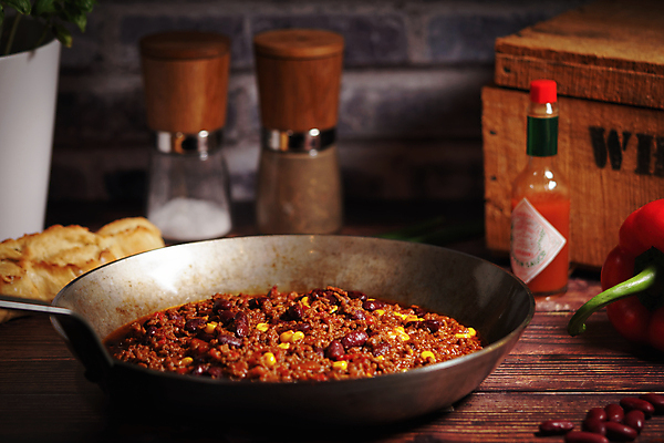 포토 JPG 해외이미지 전통 접시 음식 토마토 재료 고추 탁자 양파 콩 파프리카 마늘 육류 옥수수 요리 사람없음 목재 빨간색 주방 식사 저녁식사 소고기 시골 신선 뜨거움 사발 신장 맛 수프 준비 냅킨 서빙 후추 점심식사 다진 영양분 해외포토 나무 식기 컬러 가구 컨셉 채소 식재료 곡류 사기그릇 비뇨기관 향신료 파일형식 이미지허브