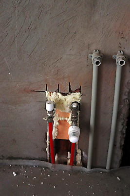 포토 JPG 해외이미지 산업 바닥 주택 따뜻함 사람없음 물 금속 기계 장비 에너지 판넬 뜨거움 보호 온도계 연결 플라스틱 난방기 철 수도꼭지 시스템 난방 튜브 온도 해고 라디에이터 배관공 베터리 수집가 제어 파이프라인 헤딩 공급 안락 해외포토 자연요소 직업 컨셉 비즈니스 재질 건물 축구 파이프_관 난방용품 파일형식 이미지허브