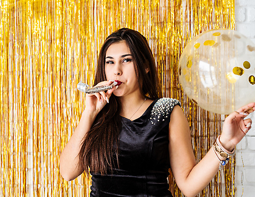 포토 JPG 해외이미지 백인 응시 여자 행복 한명 들기 사람 이벤트 상반신 성인 앞모습 파티 기쁨 축하 생일 불기 풍선 코끼리피리 성인여자한명만 해외포토 서양인 1 시선 기념일 감정 뷰포인트 컨셉 모션 이벤트용품 여자한명만 성인여자만 파일형식 이미지허브